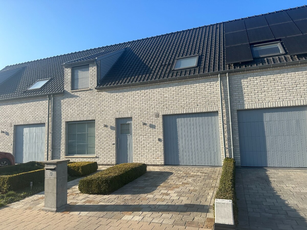 Verrassend ruime, recente woning met 4 slaapkamers en garage 