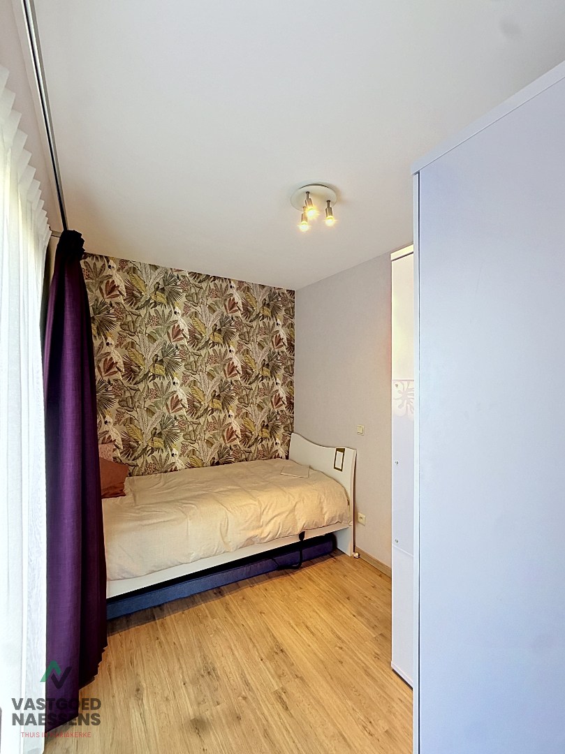 Prêt à emménager et ensoleillé appartement de 2 chambres dans une résidence jeune. 