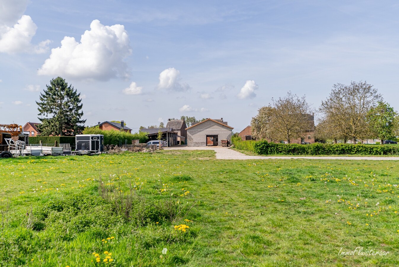 Charmante verder af te werken woning met paardenstallen en weide op ca. 1,7 ha te Geetbets 