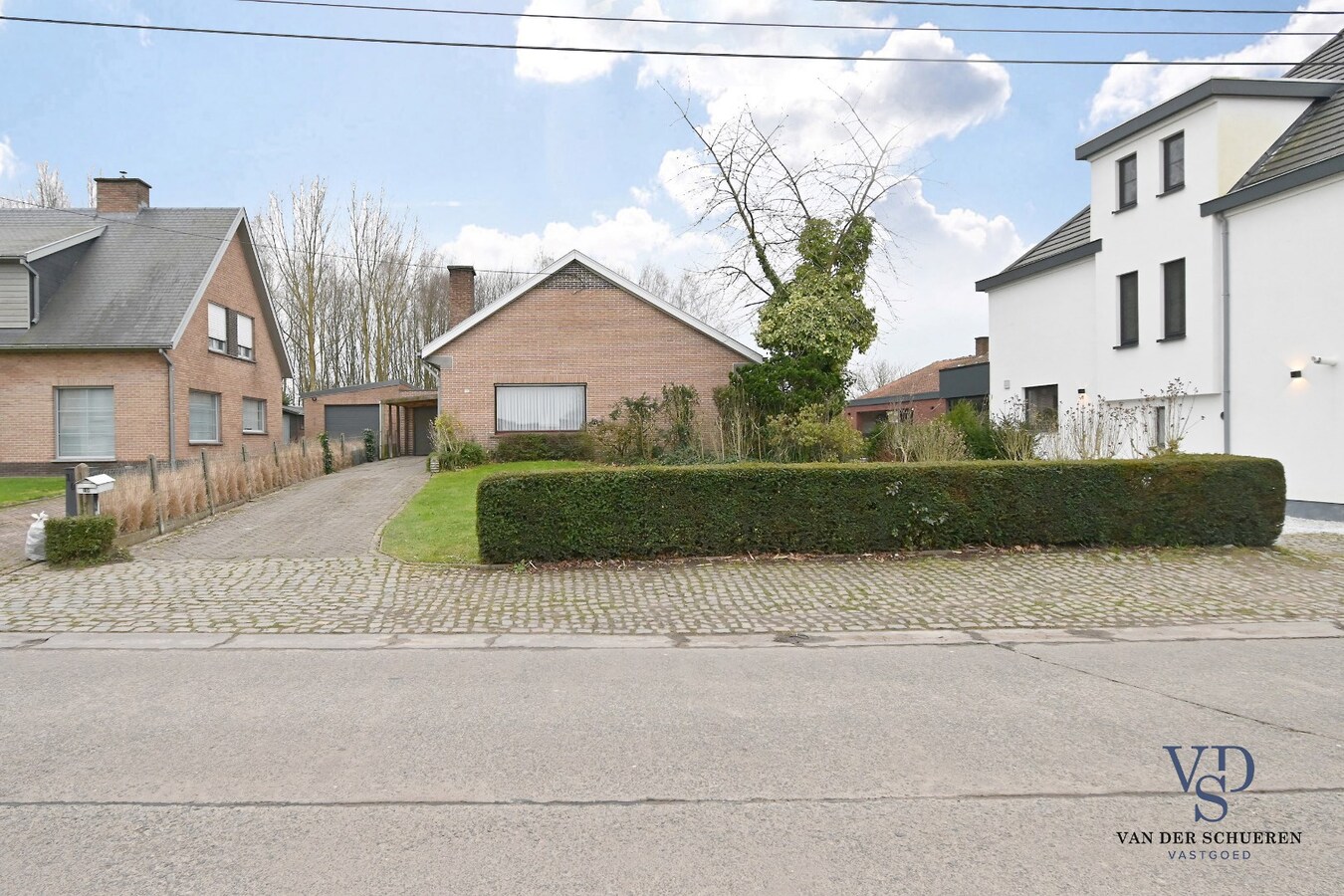 Degelijke bungalowwoning met garage 