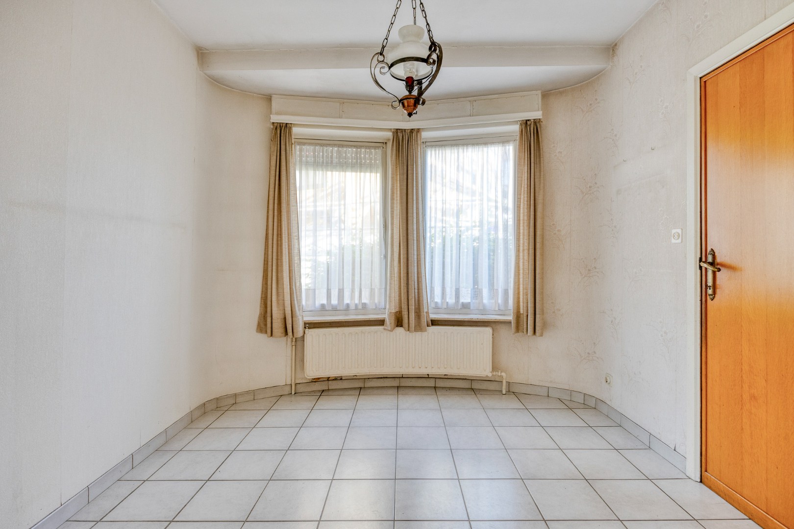 TE RENOVEREN WONING met 3/4 slaapkamers en tuin – 1640 SINT-GENESIUS-RODE 