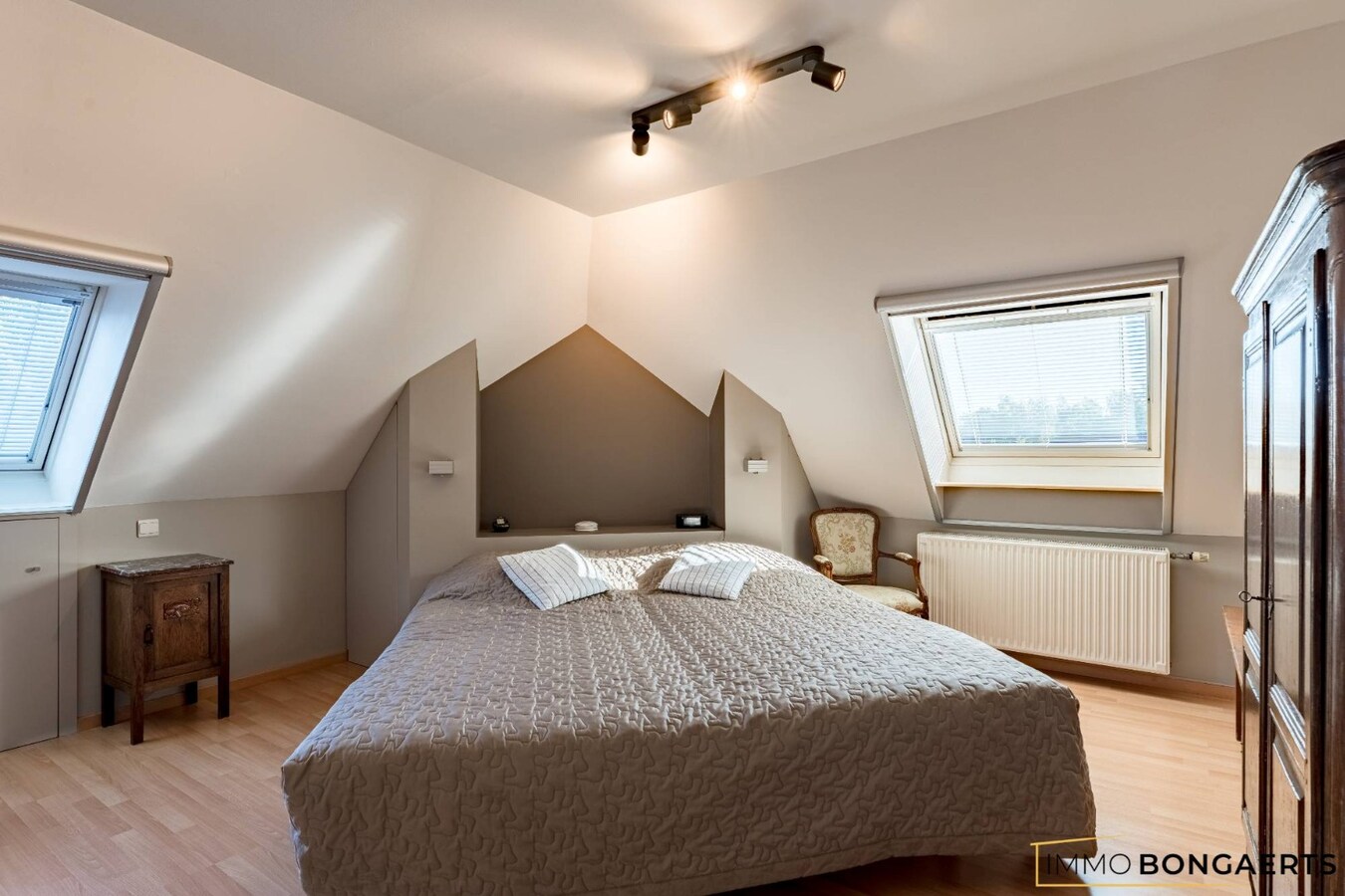Bijzonder ruime woning op een uitzonderlijk perceel van maar liefst 16 are 
