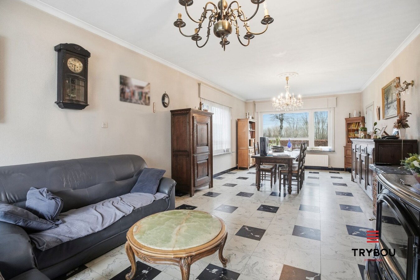 Woning met ruimte en veel mogelijkheden te koop in Zarren! 