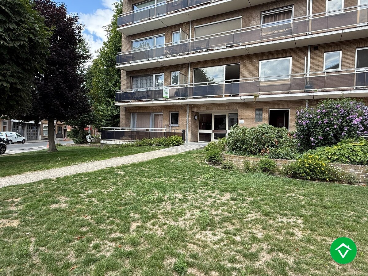 Drie-slaapkamerappartement met terras in rustige residentie centrum Roeselare 