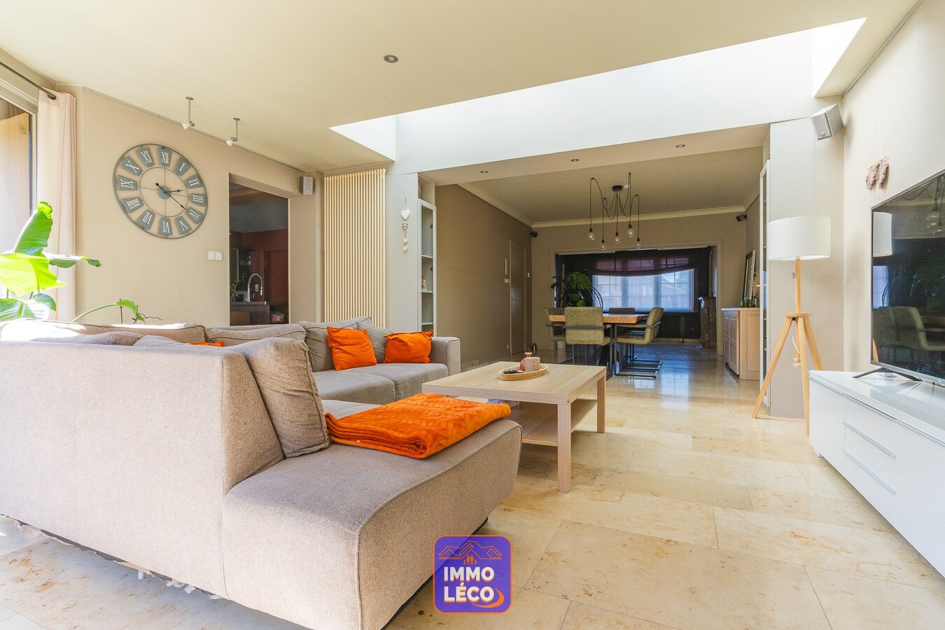 Maison avec garage et jardin, en plein centre-ville, 325m² de surface habitable ! COUP DE COEUR ! 