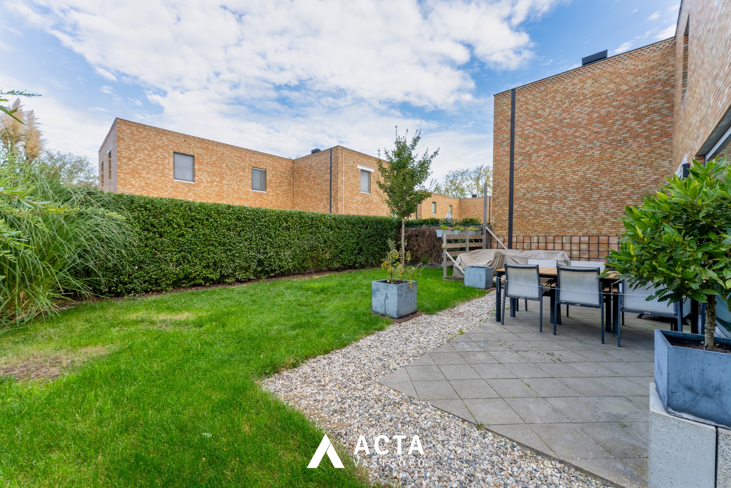 Instapklare halfopen gezinswoning in Baanhof in Oostende 