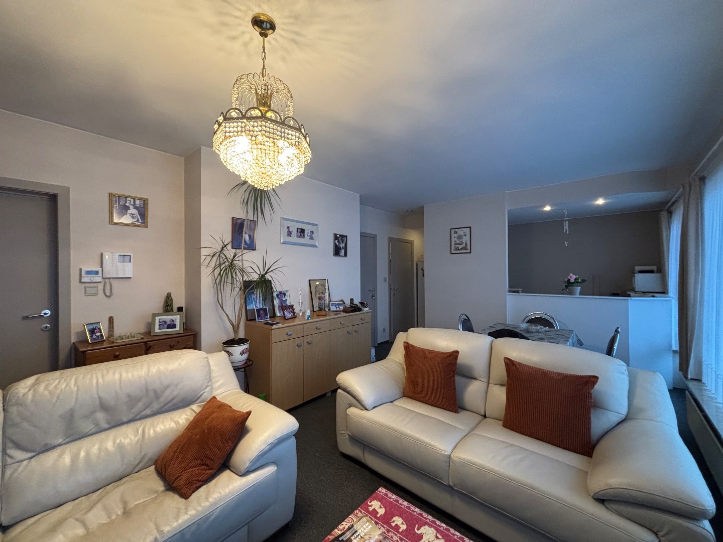 Opbrengsteigendom met 7 appartementen &amp; ruim handelspand in Mol-centrum 