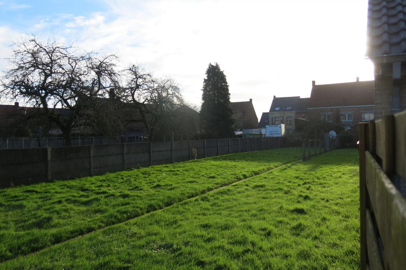Degelijke ruime woning met garage en tuin op 390m² 