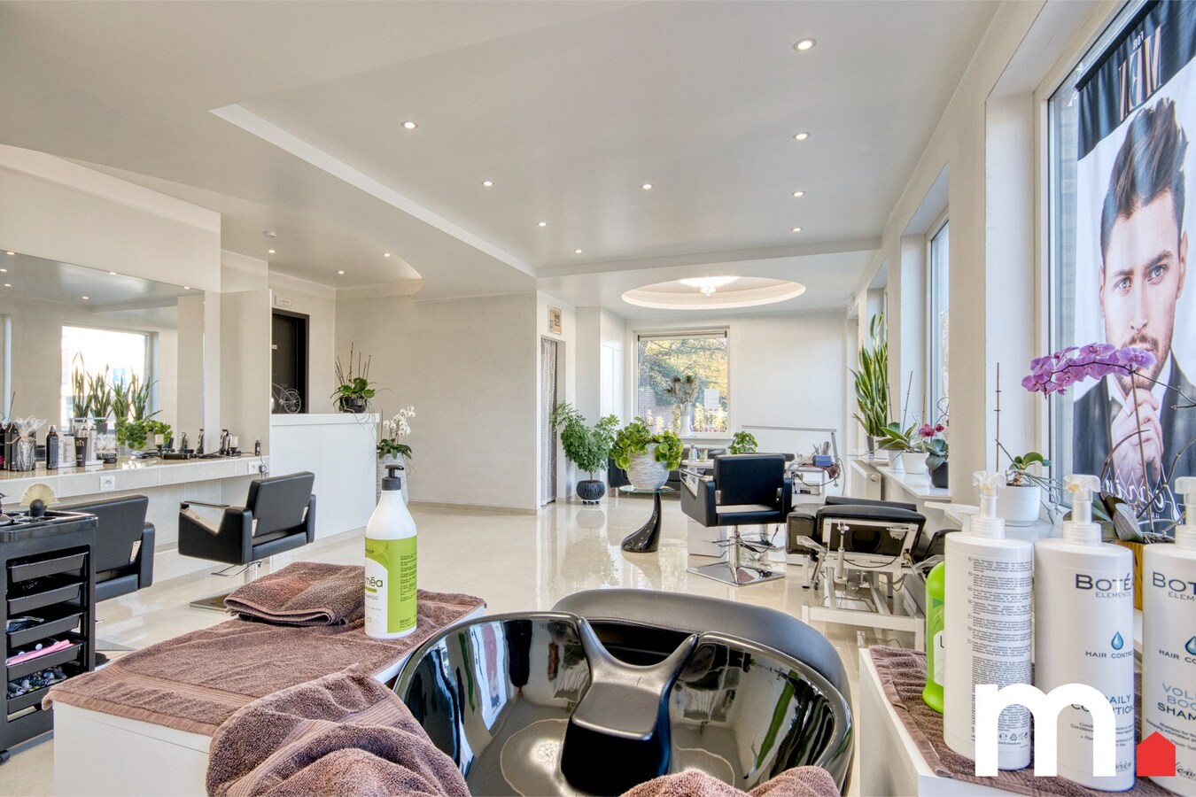 Gerenoveerd centraal gelegen woonst met praktijkruimte te Moorsele ! 