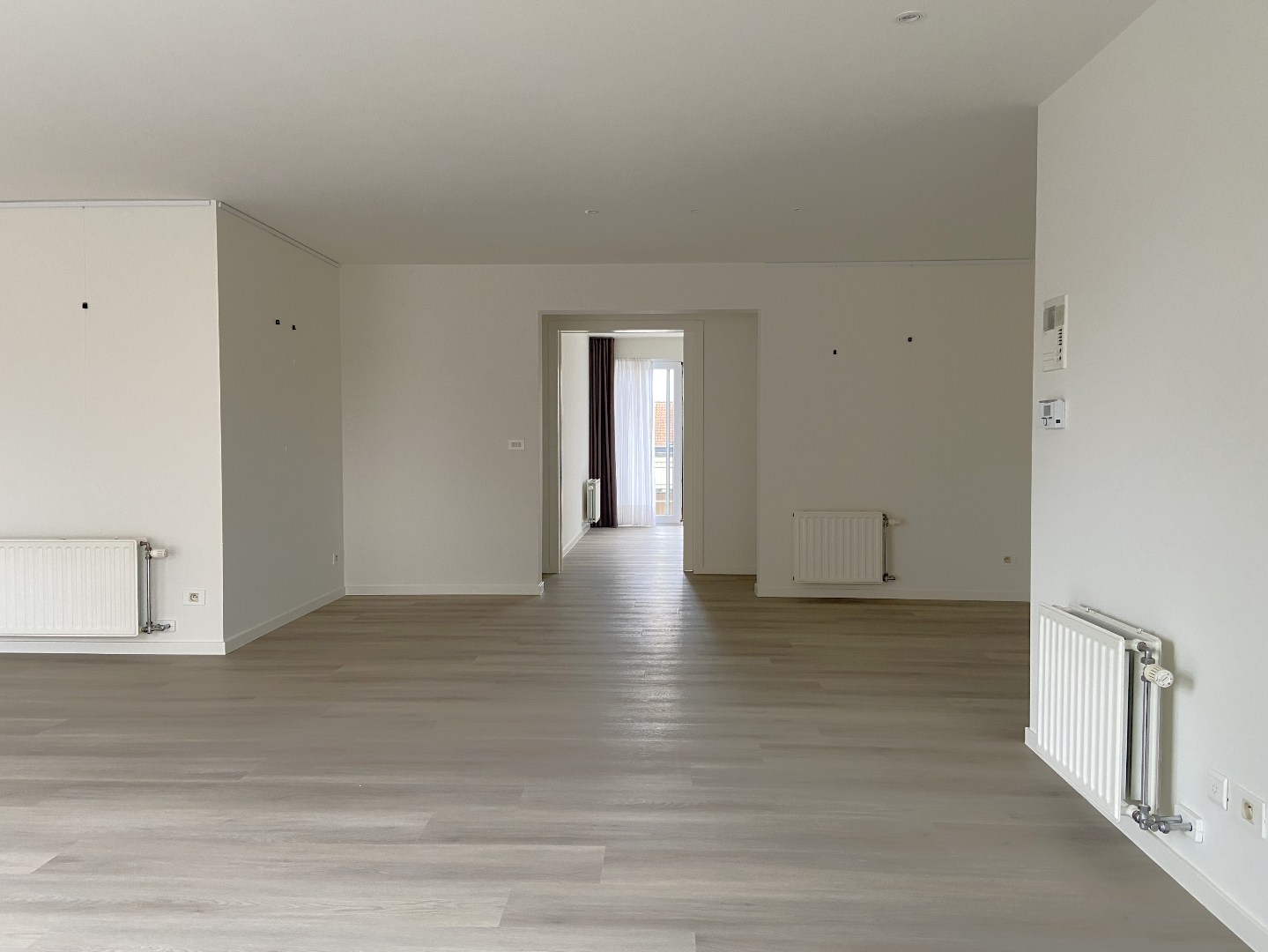 Instapklaar en volledig nieuw geschilderd appartement met 2 slaapkamers in hartje Deerlijk! 