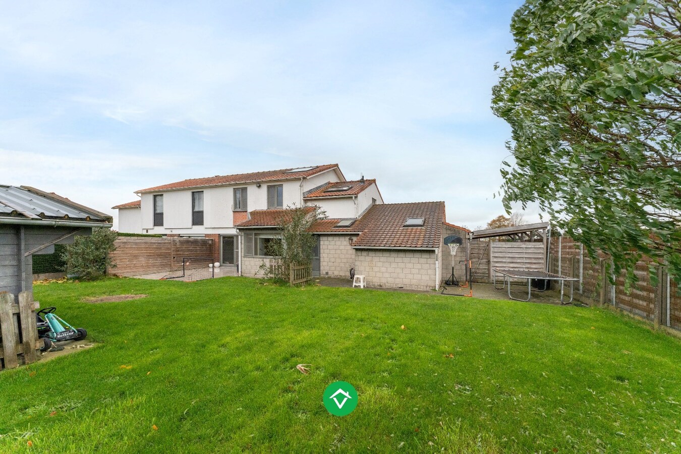 Woning met 5 slaapkamers en tuin in rustige wijk te Koekelare 