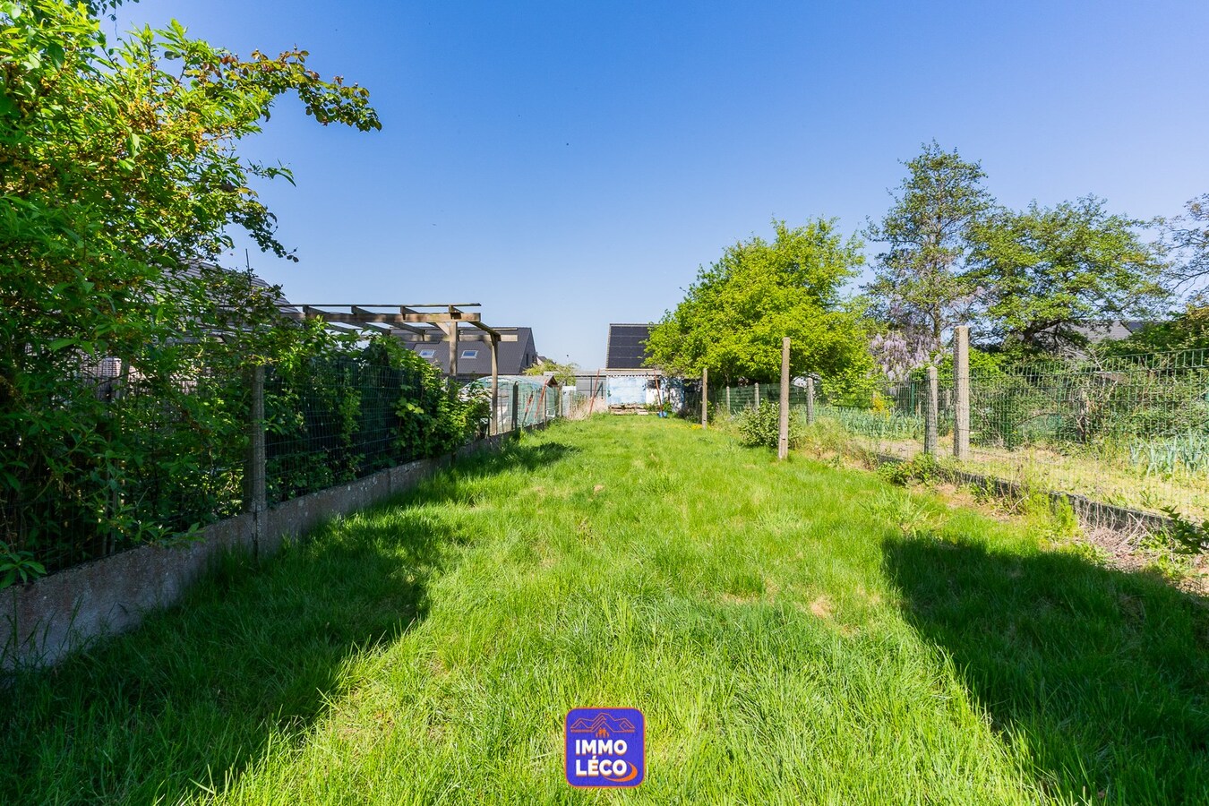 Maison 3 façades avec grand jardin et beaux volumes. 