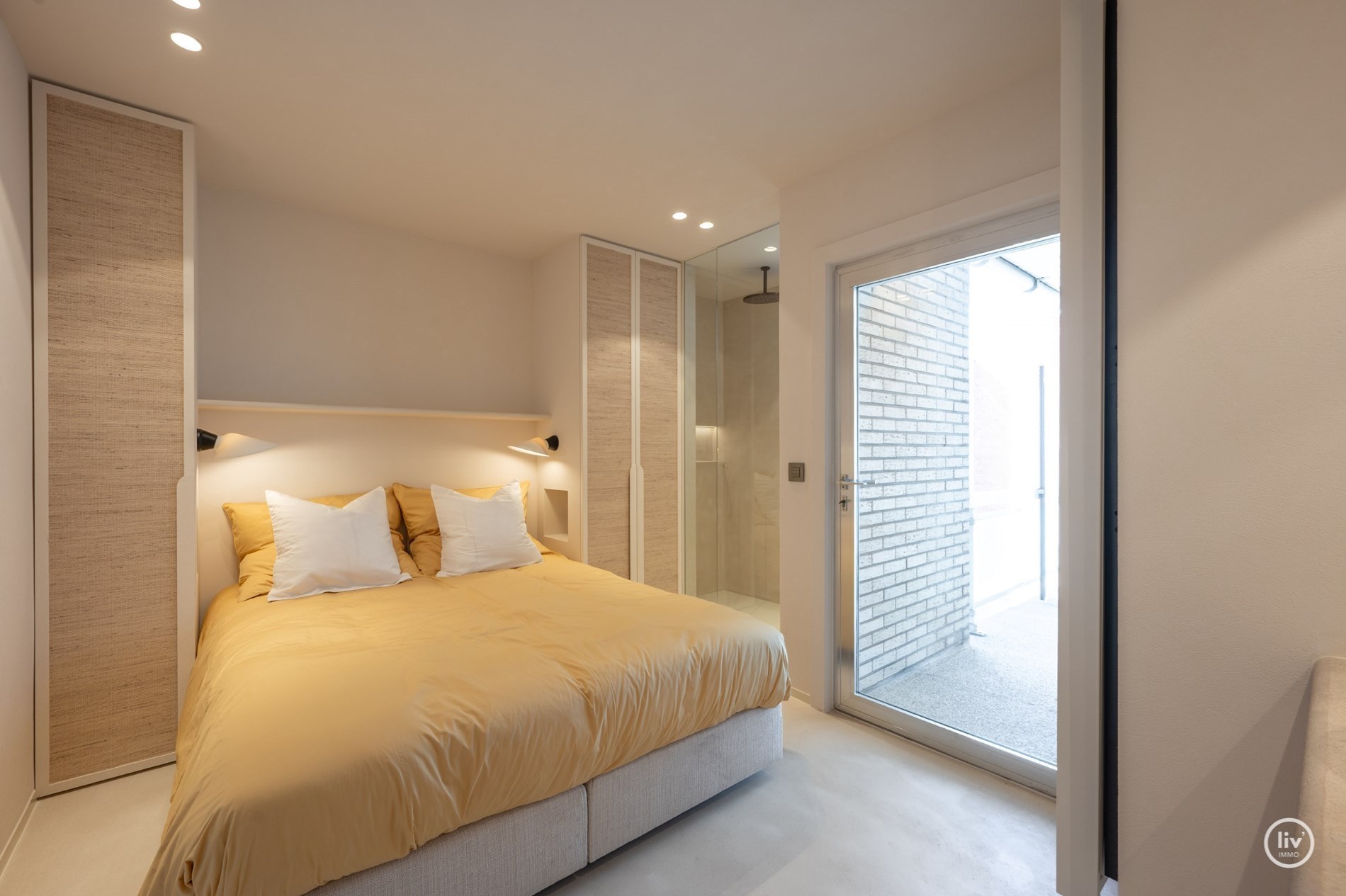 Appartement exceptionnellement rénové avec une largeur de façade impressionnante sur la digue - Knokke 