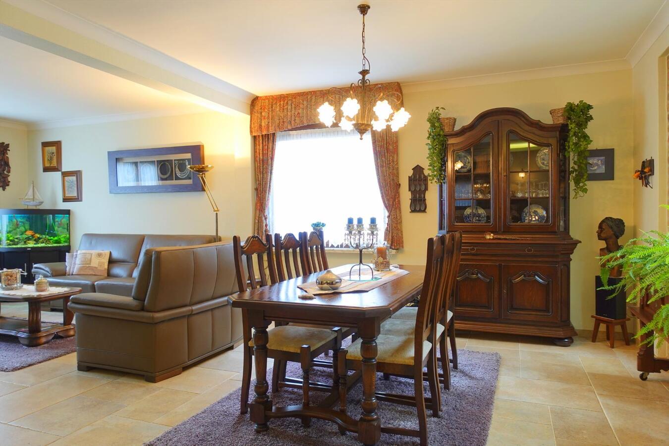 Uitzonderlijke woonst met werkplaats 