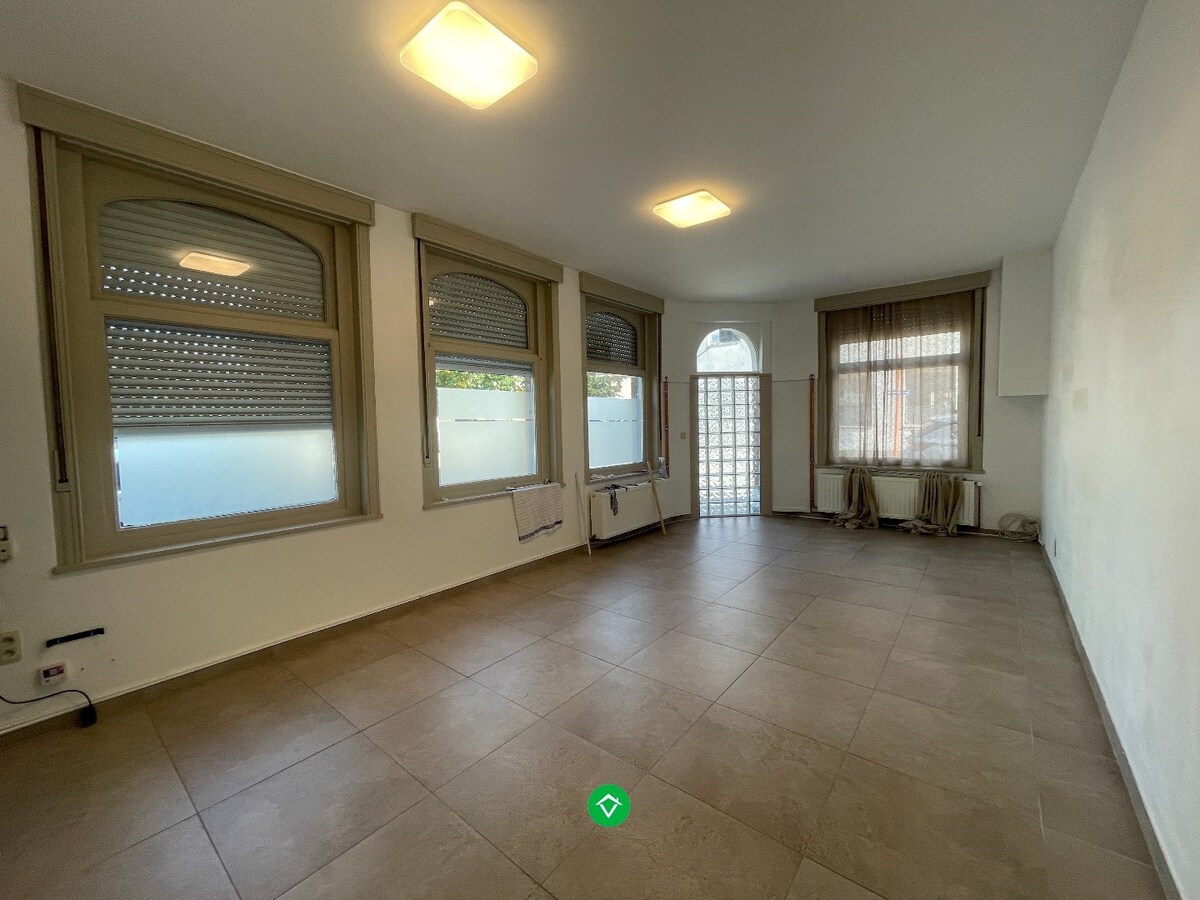 Hoekwoning met 2 slaapkamers te centrum Roeselare 