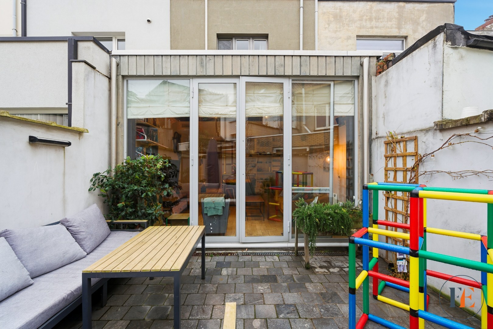 Gezellige eengezinswoning met buitenruimte met INSTELPRIJS 