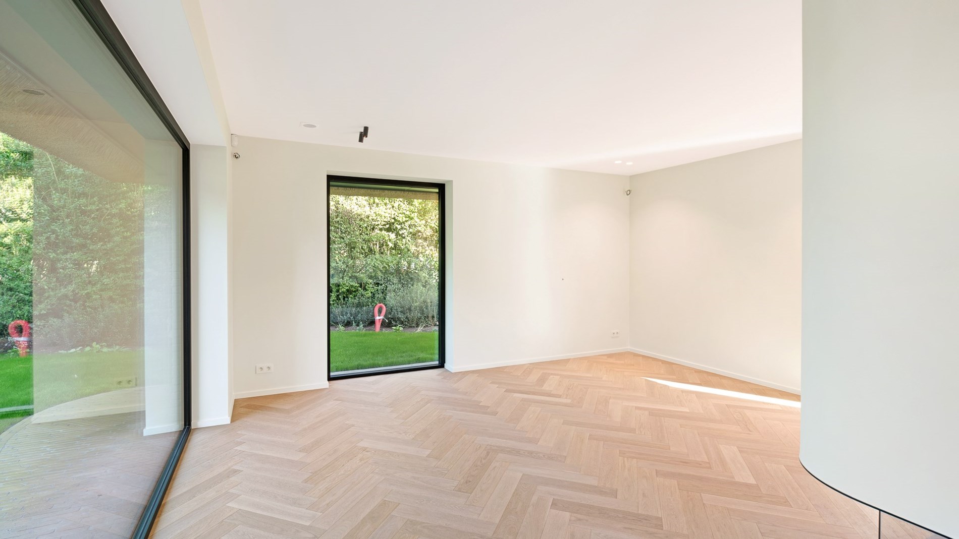 Impressionnante villa neuve au cœur du Zoute, à quelques pas du golf de Knokke. 