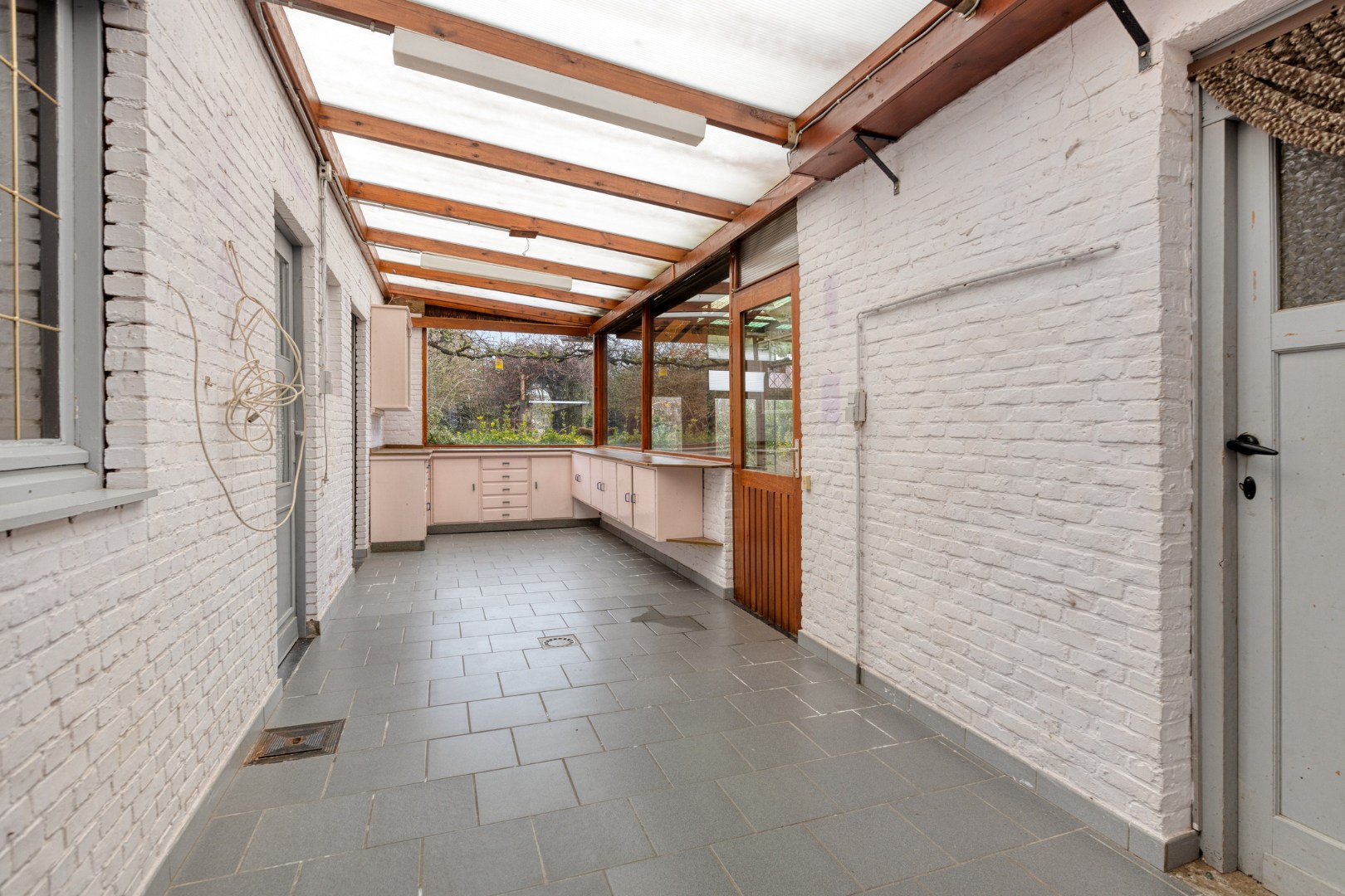 Gezinswoning met 6 slpk. en ruime garage op perceel van 1233m² te Leopoldsburg 