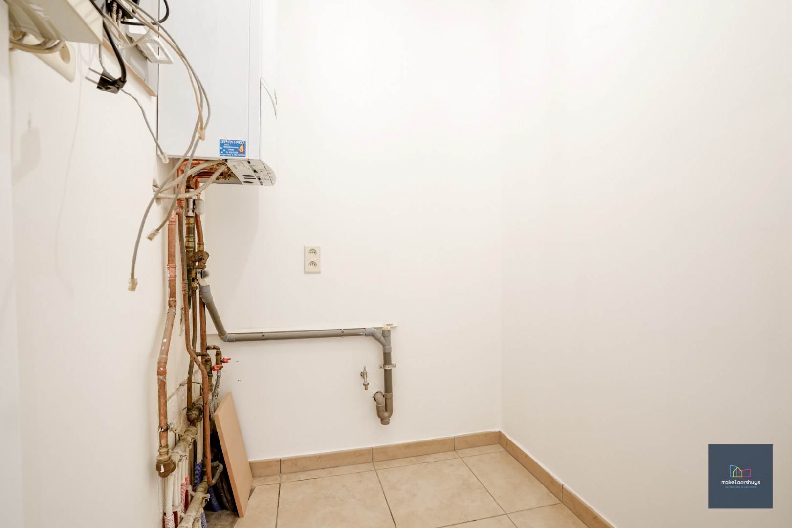 Goedgelegen 2slpk-appartement met terras en staanplaats 