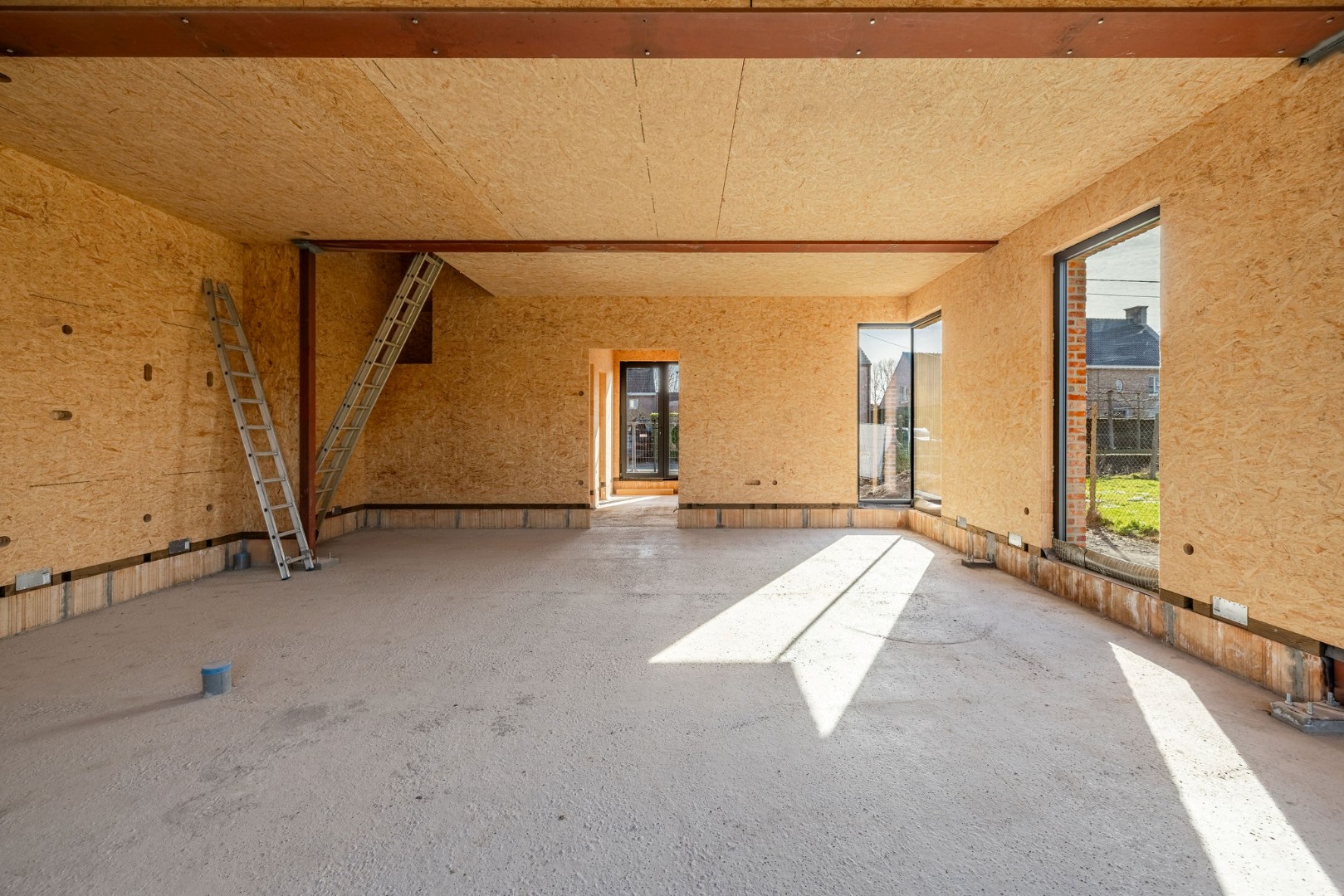 Exclusieve woning met 5 slaapkamers en royale tuin in Kruibeke, vlak bij Antwerpen 