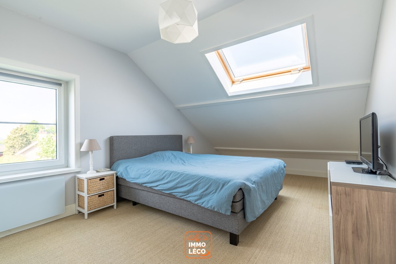 Villa, avec 6 CHAMBRES, 2 salles de bains, parking privatif, double garage et jardin, COUP DE CŒUR absolu !!! 