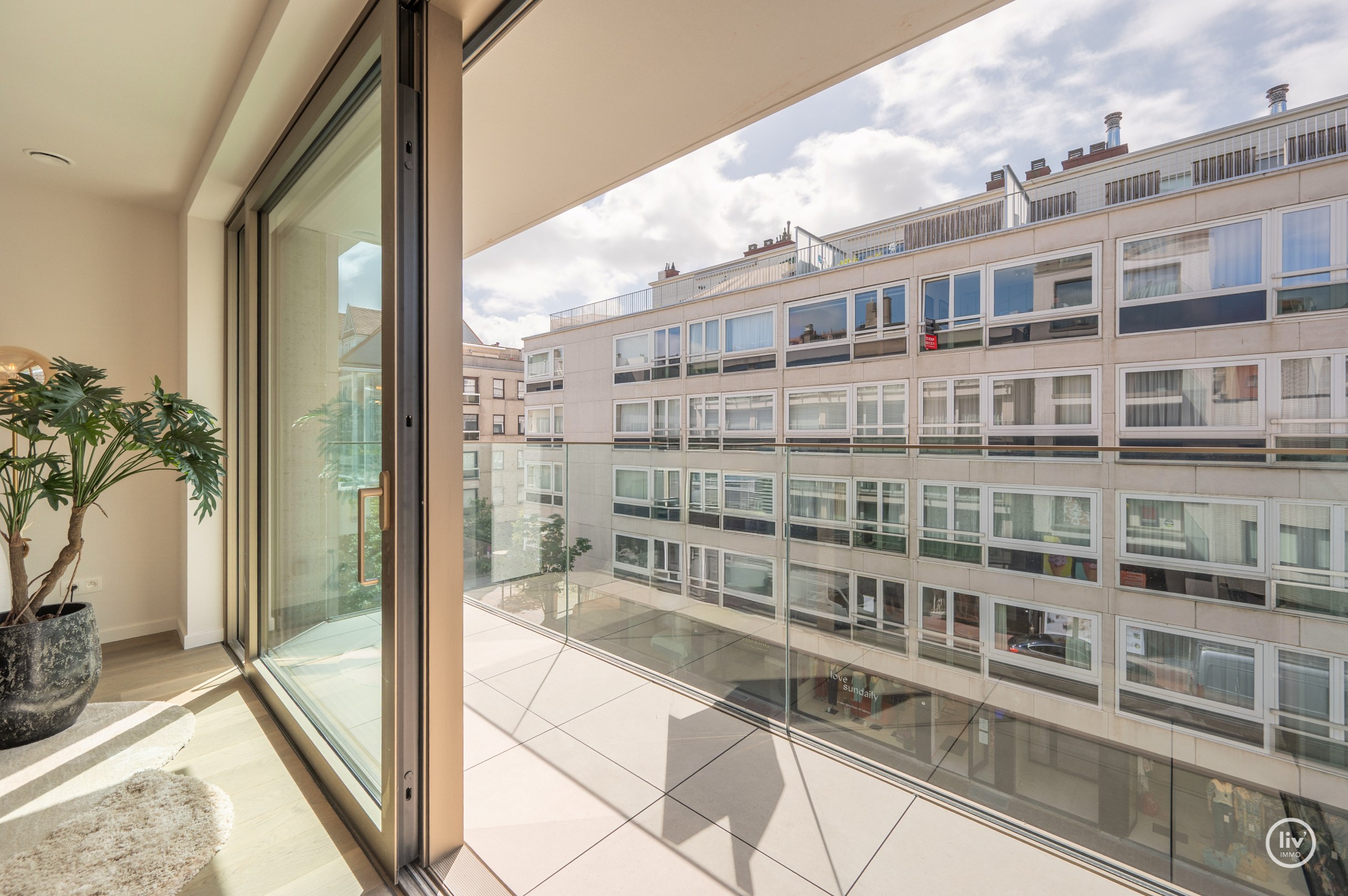 Zuidgericht nieuwbouwappartement met 2 slaapkamers op topligging aan de Kustlaan. 