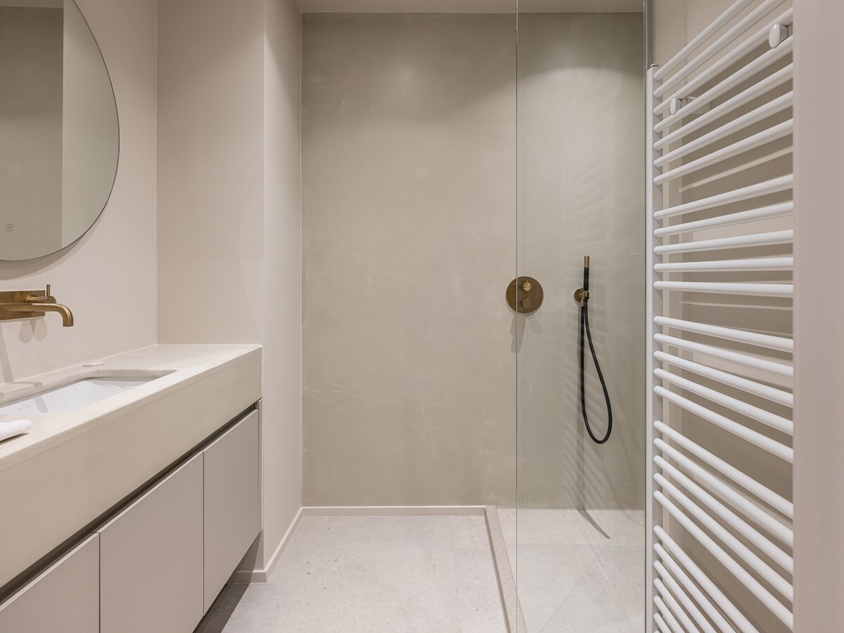 Appartement rénové et meublé à vendre à De Panne. 