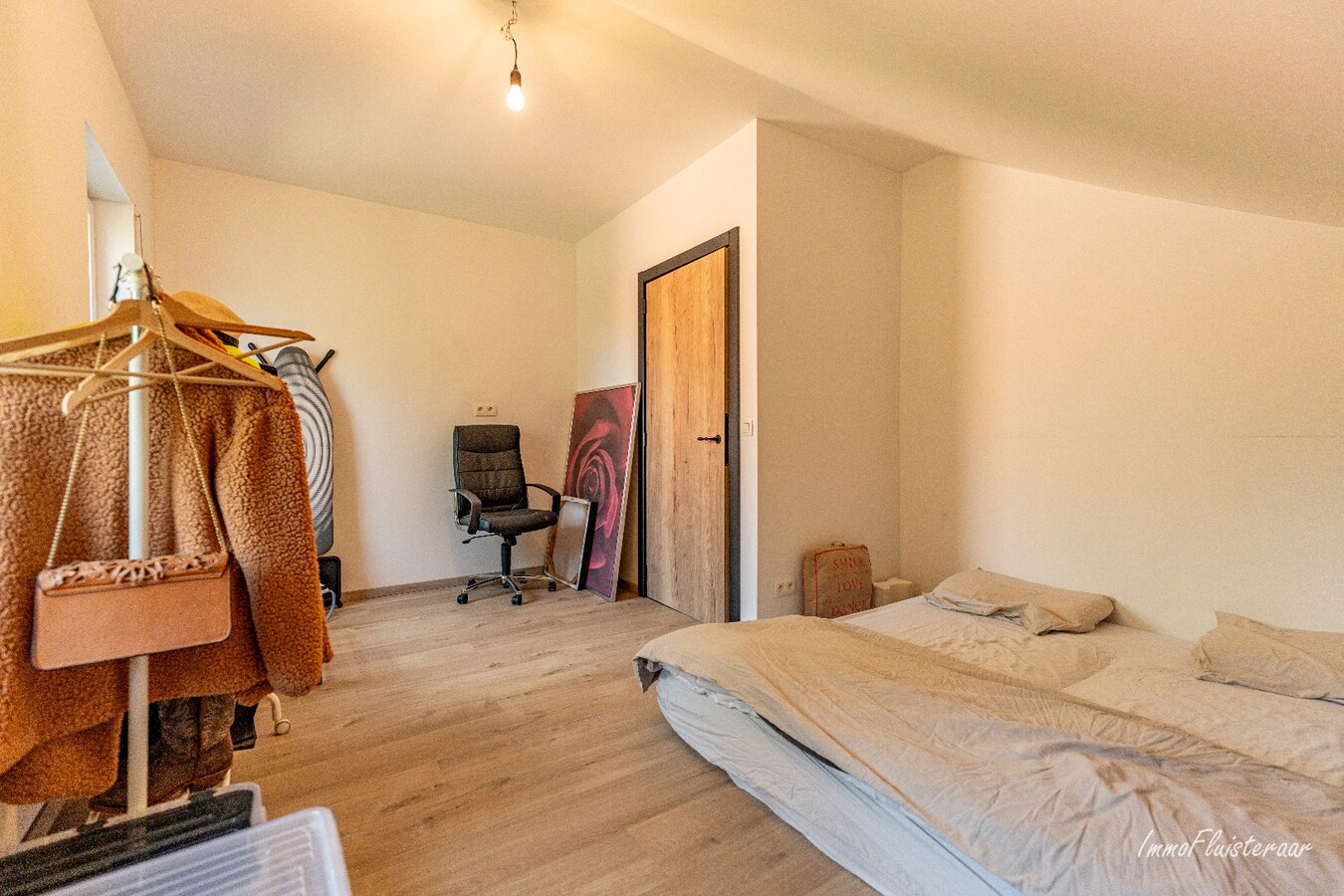 Gerenoveerde woning met praktijkruimte en paardenstal op 9.019 m2 te Balen 