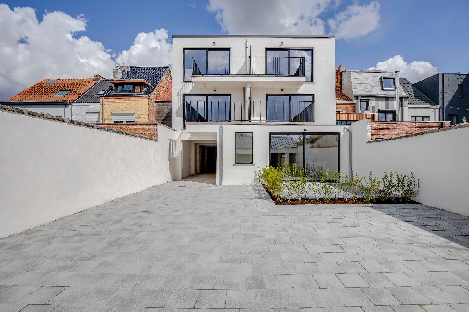Instapklaar 2 slp. appartement met terras en grote gemeenschappelijke tuin. 