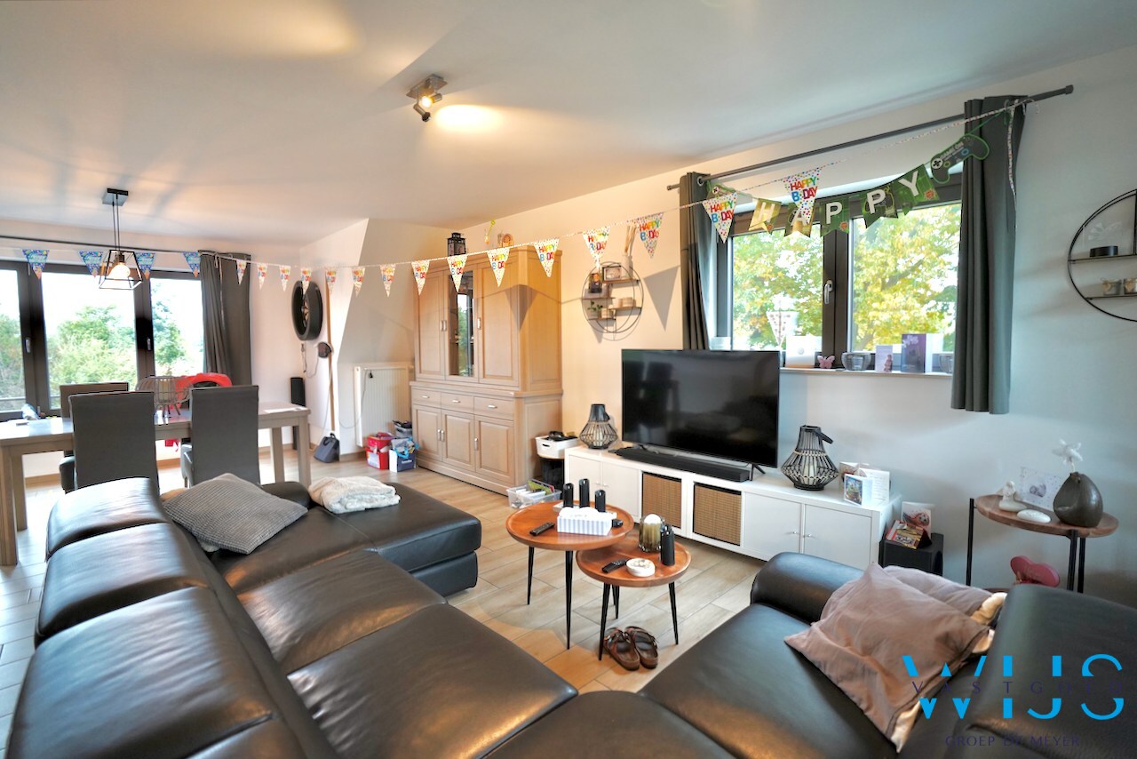 Prachtig appartement MET GARAGE in het rustige landelijke OOSTEEKLO ! 