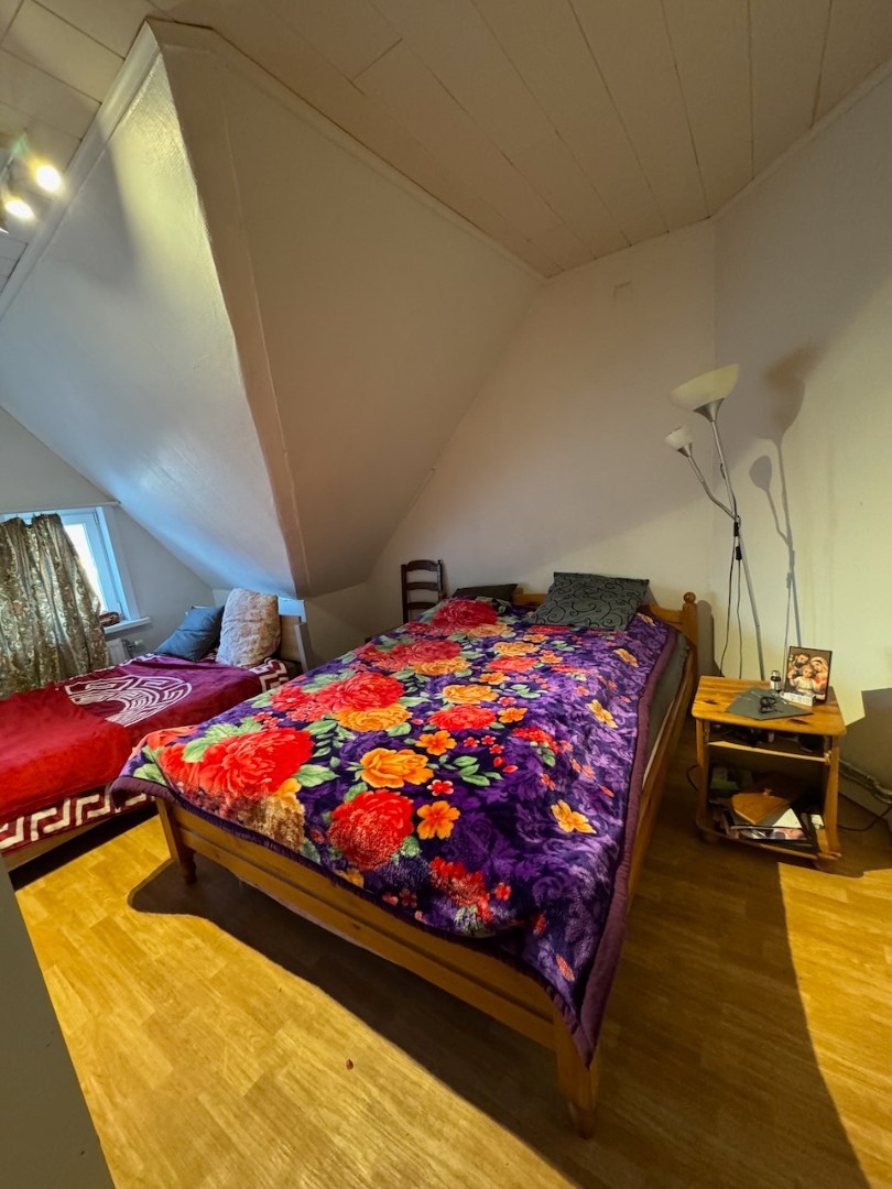 Bel-etage met drie slaapkamers en garage 