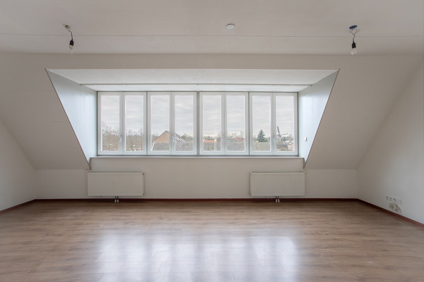 Op de tweede verdieping van appartementencomplex Molenstaete in Lieshout gelegen royaal appartement (2 slaapkamers). 