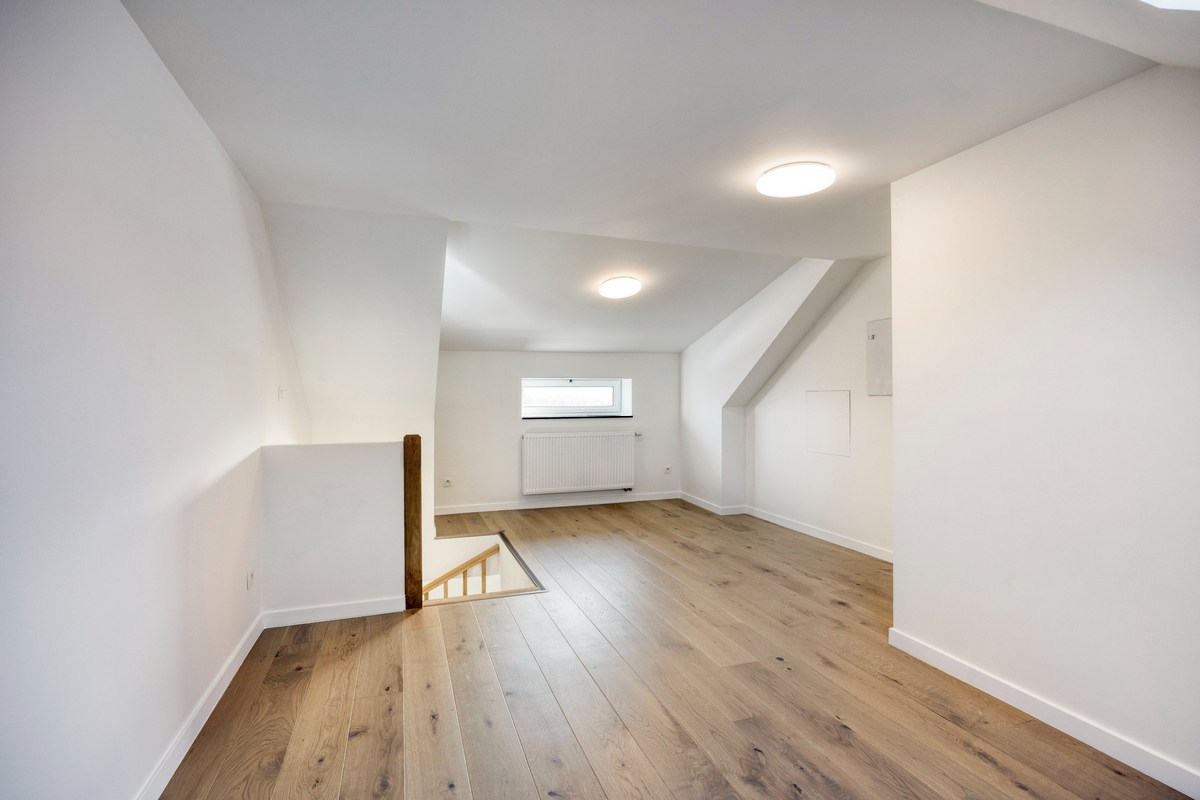 Volledig gerenoveerde woning met 3 slaapkamers, badkamers en tuin in Tienen! – EPC A - bewoonbare opp. 130 m² 