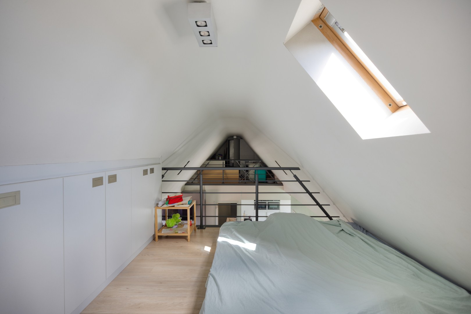 Instapklaar dakappartement met 2-3 slpk. en ruim terras in Olen-centrum 