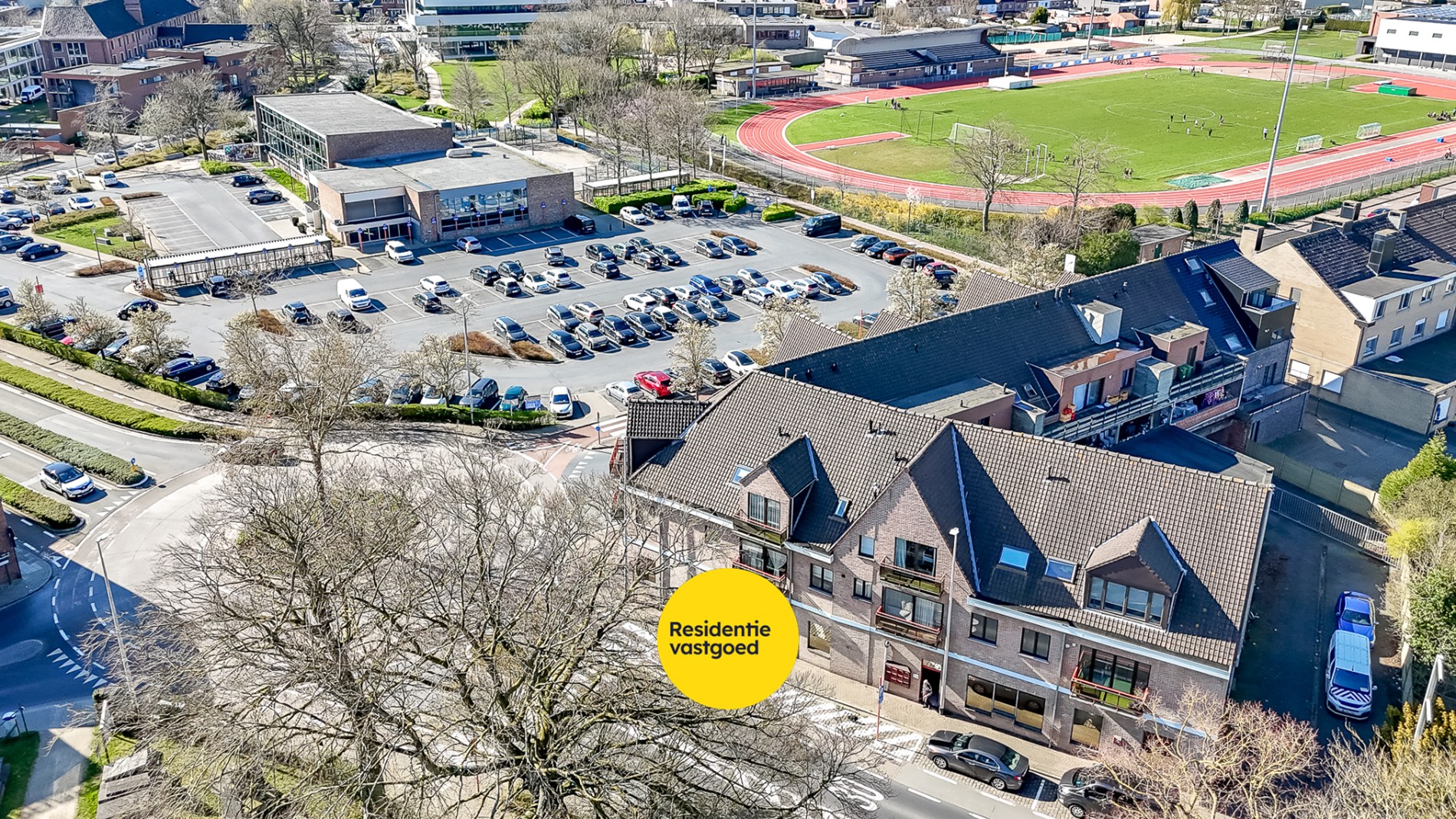 Te koop: Ruim handelspand met uitstekende visibiliteit in het centrum van Torhout 