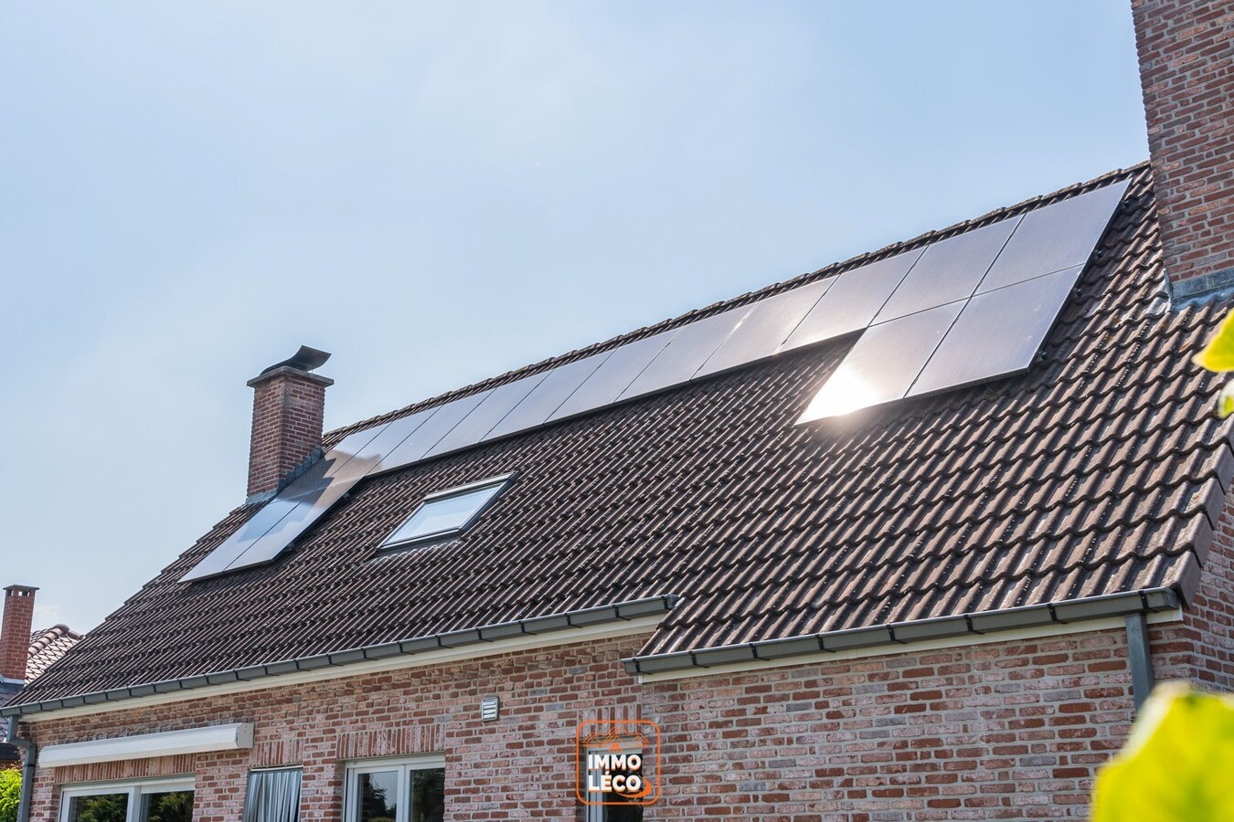 Villa « semi plain-pied » idéalement située avec 4 chambres, jardin, garage et parking, COUP DE CŒUR ABSOLU ! 