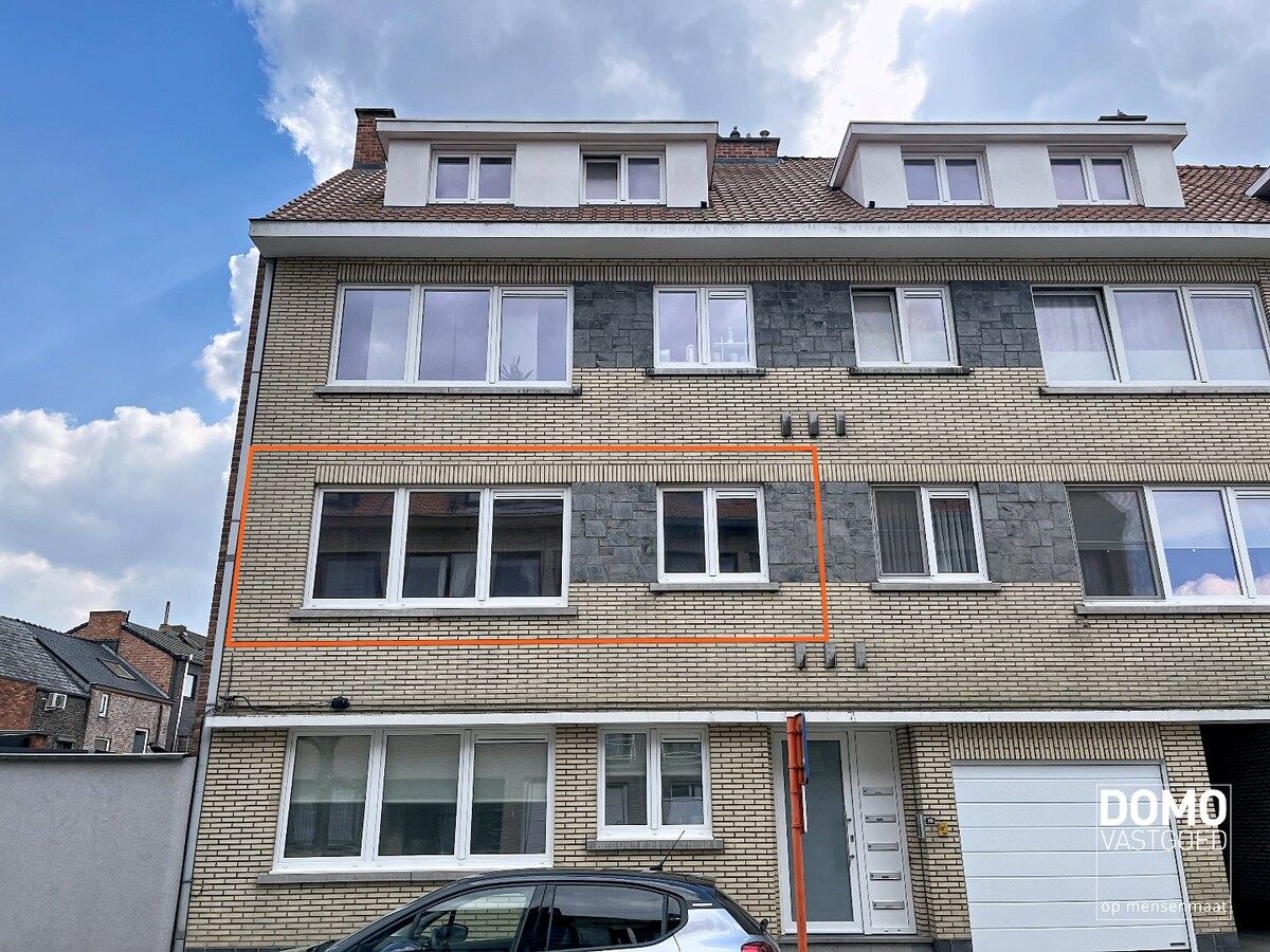 APPARTEMENT MET 2 SLAAPKAMERS EN GARAGEBOX NABIJ CENTRUM VAN HASSELT 