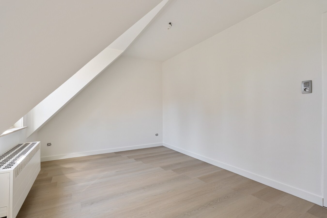 Gezellige, instapklare stadswoning in het centrum van Maaseik grenzend aan de groene wal! 