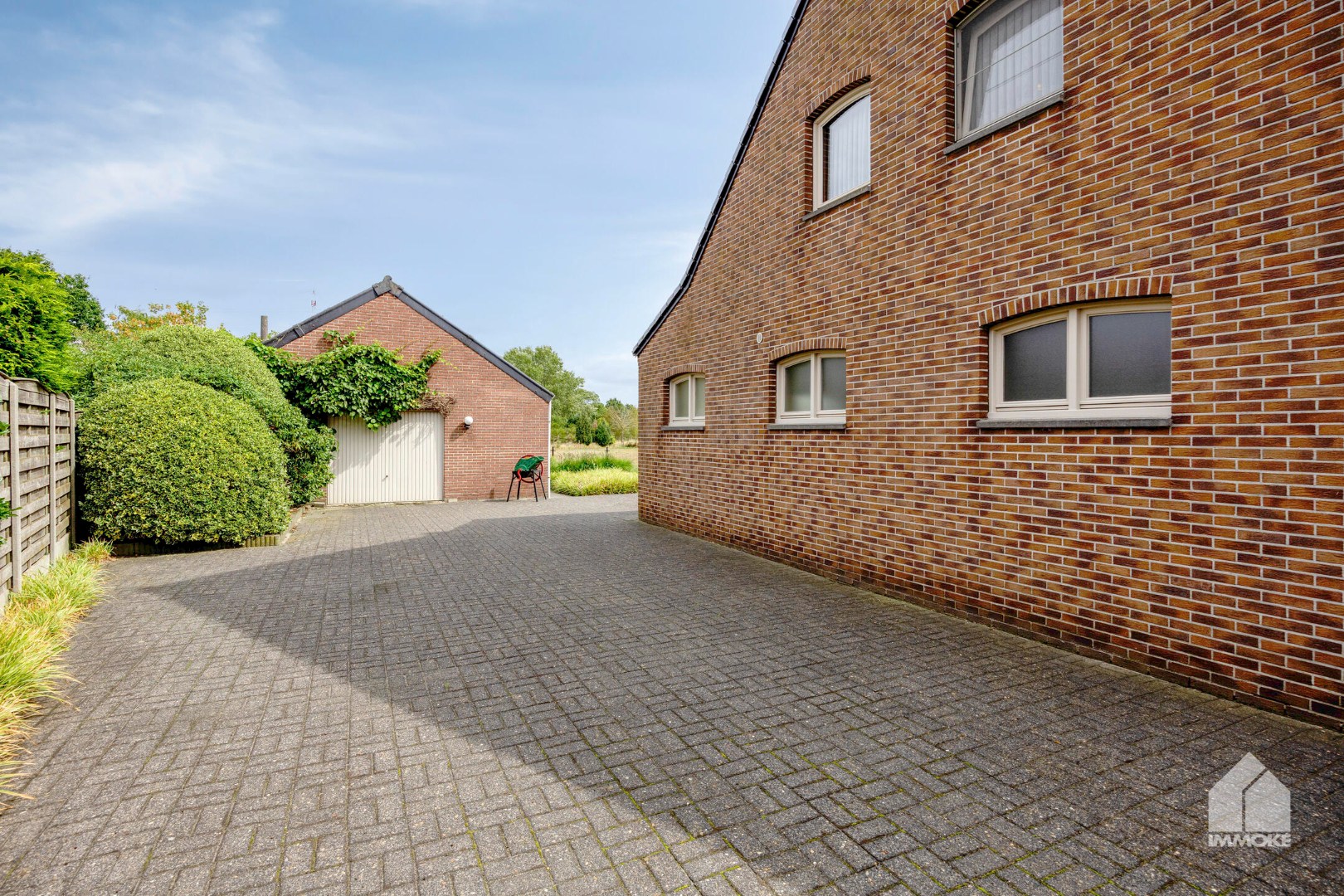 Stijlvol landhuis op 14a 88ca met aangrenzend weiland van 35a 5ca. 