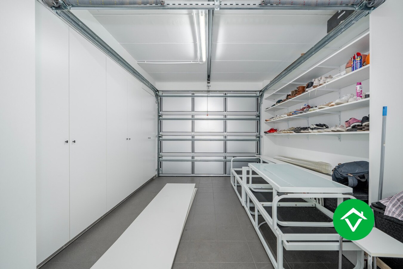 Zeer stijlvolle en instapklare villa te koop in het centrum van Koekelare. 