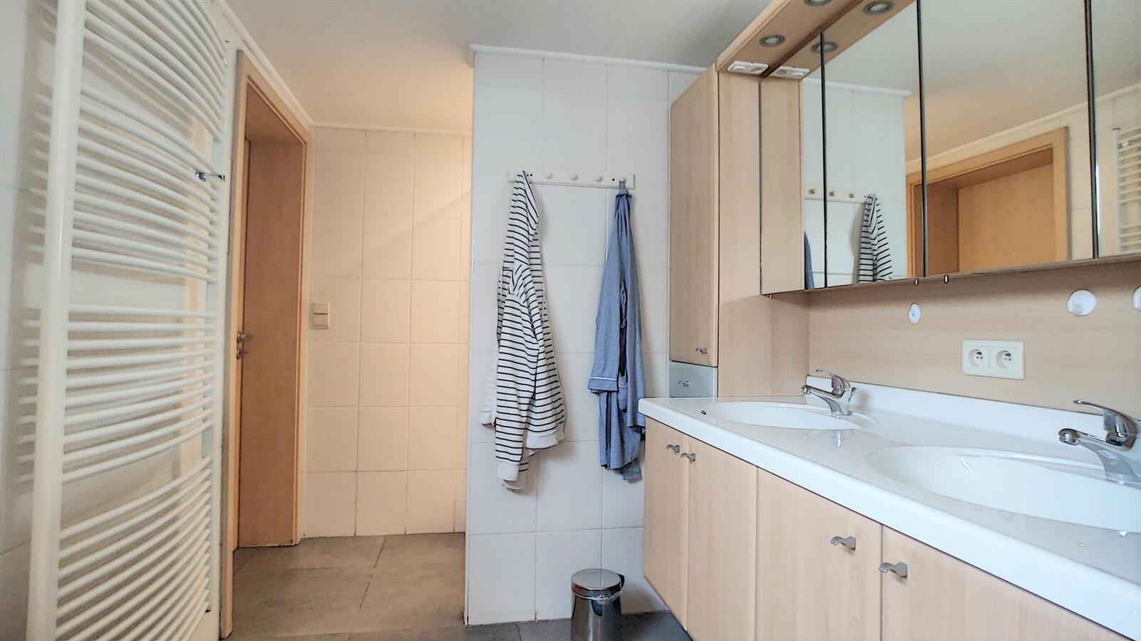 Goed gelegen gezinswoning met garage - Heist 