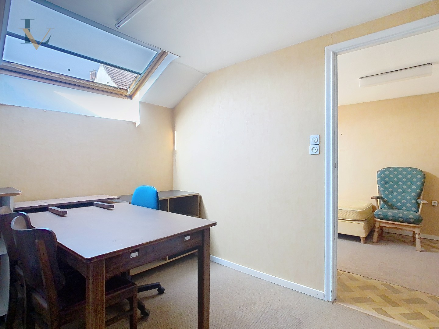 Te renoveren woning met groot potentieel in hartje Merksem! 