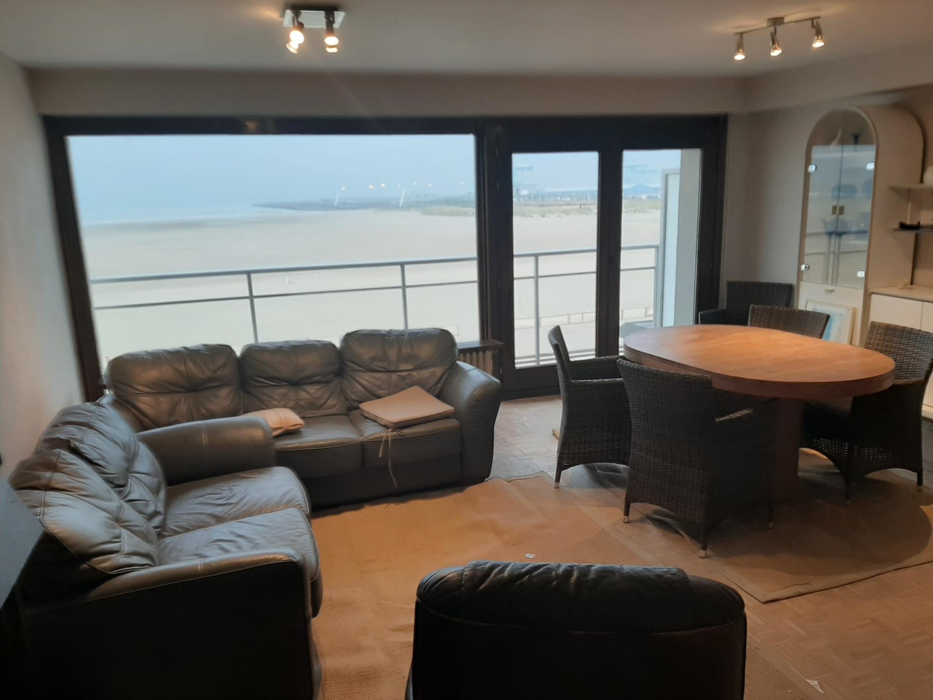 Ruim en gezellige appartement met zicht op zee 