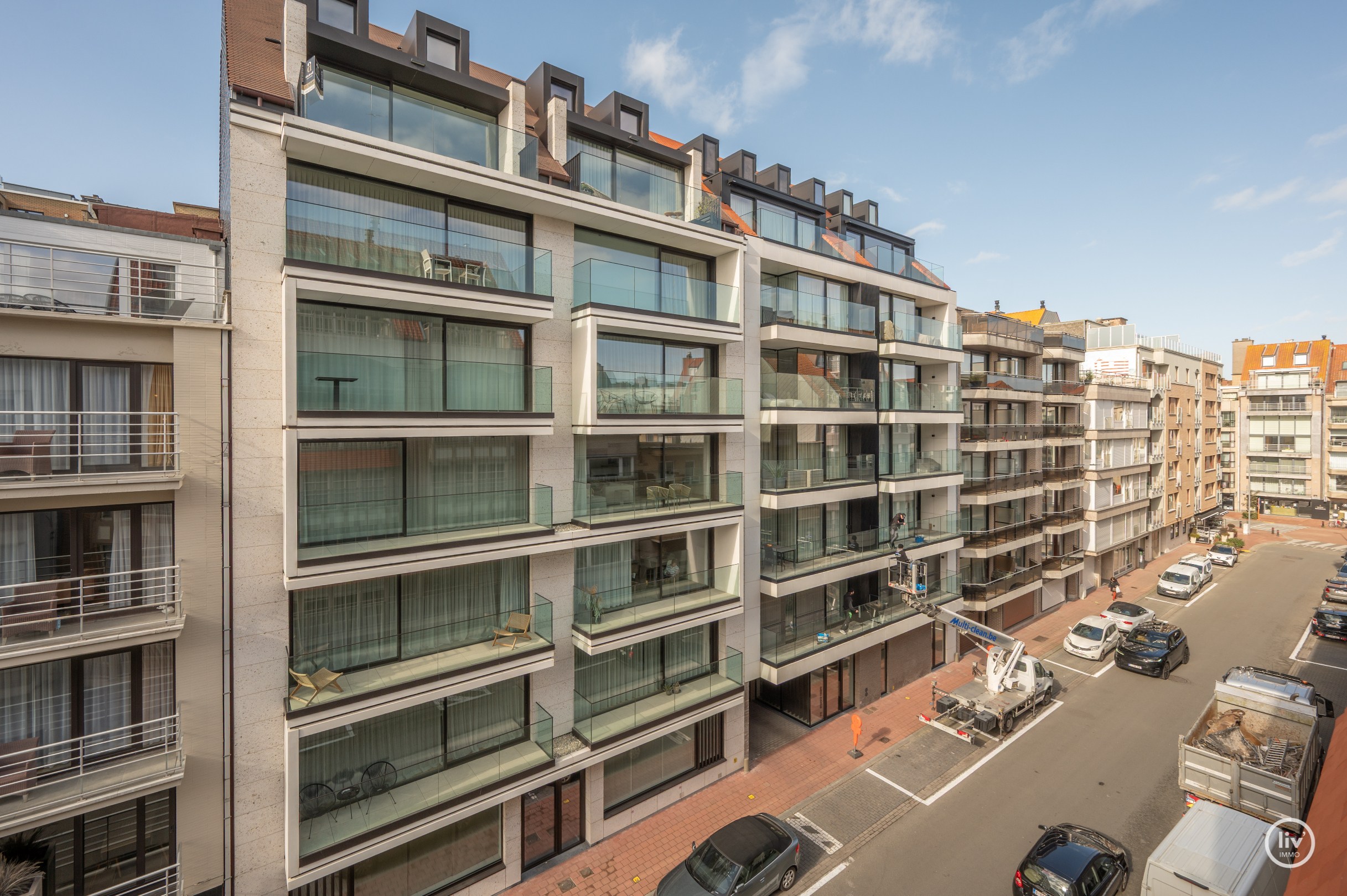 Appartement en duplex de luxe avec mezzanine, idéalement situé dans l'avenue Nellens à Knokke (avec possibilité d'acheter un box garage double intégré) 