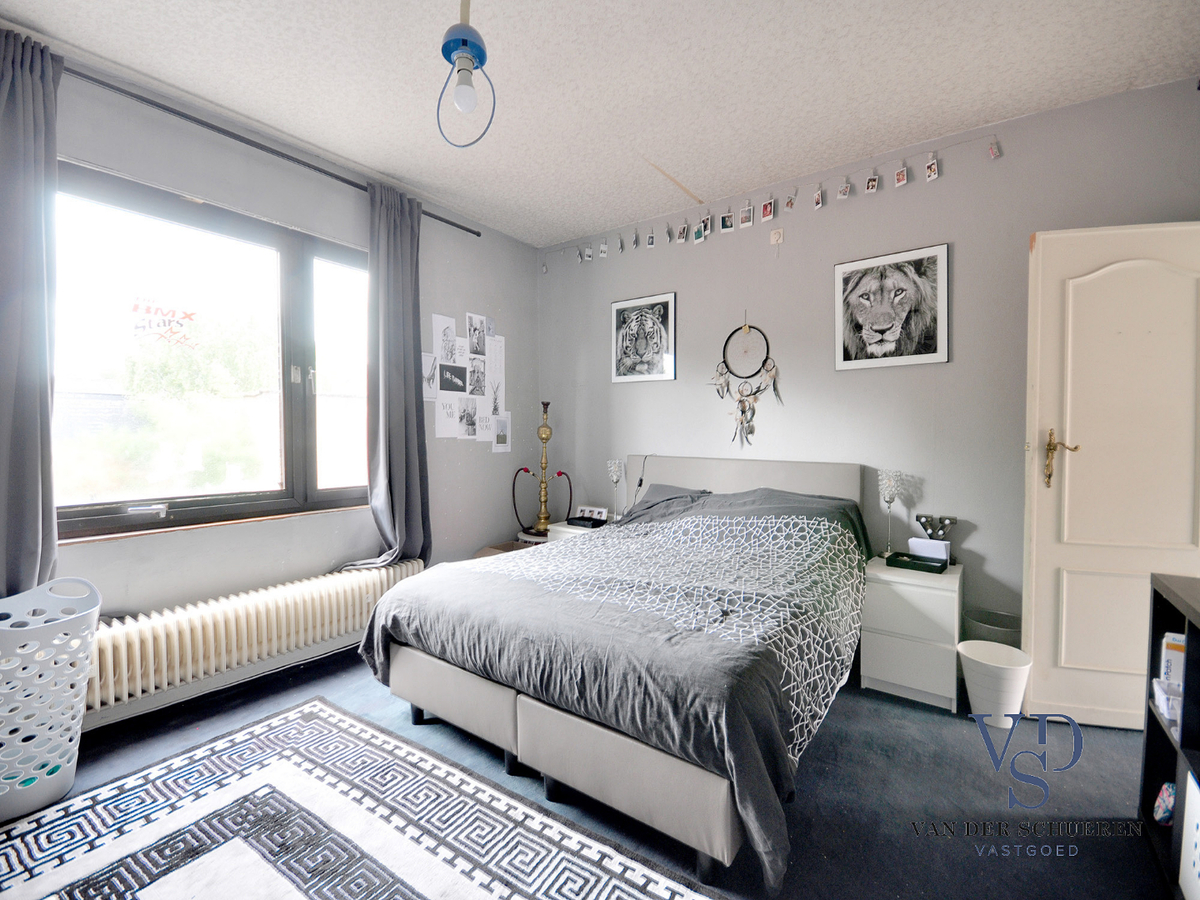 Op te frissen gezinswoning in hartje Gavere ! 