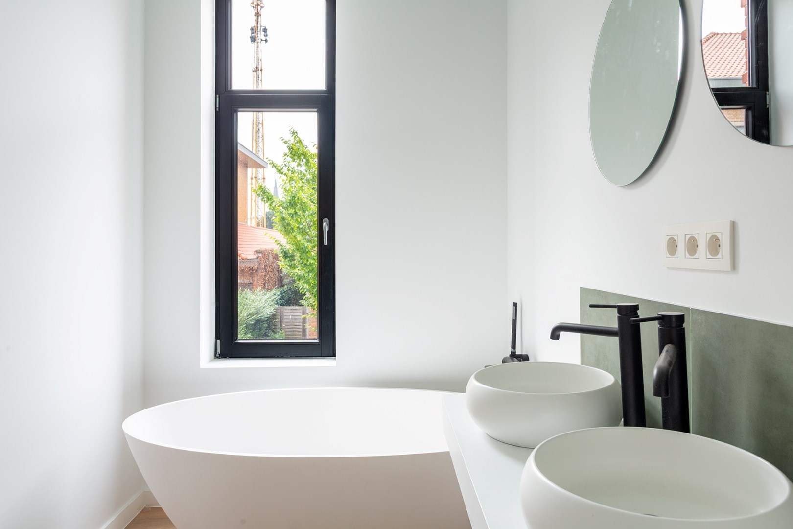 Uniek gerenoveerde en instapklare woning op toplocatie in Sint-Amandsberg 