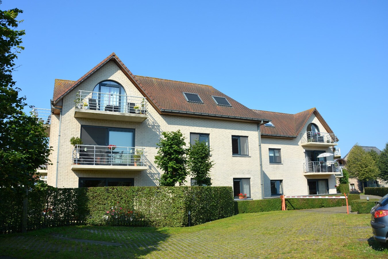 Ruim appartement te koop in Residentie Permeke op een uitstekende locatie te Jabbeke 