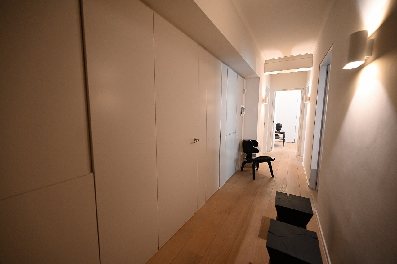 Appartement meublé - Luxueusement aménagé avec 2 chambres, à proximité de la plage et de la place Van Bunnen. 