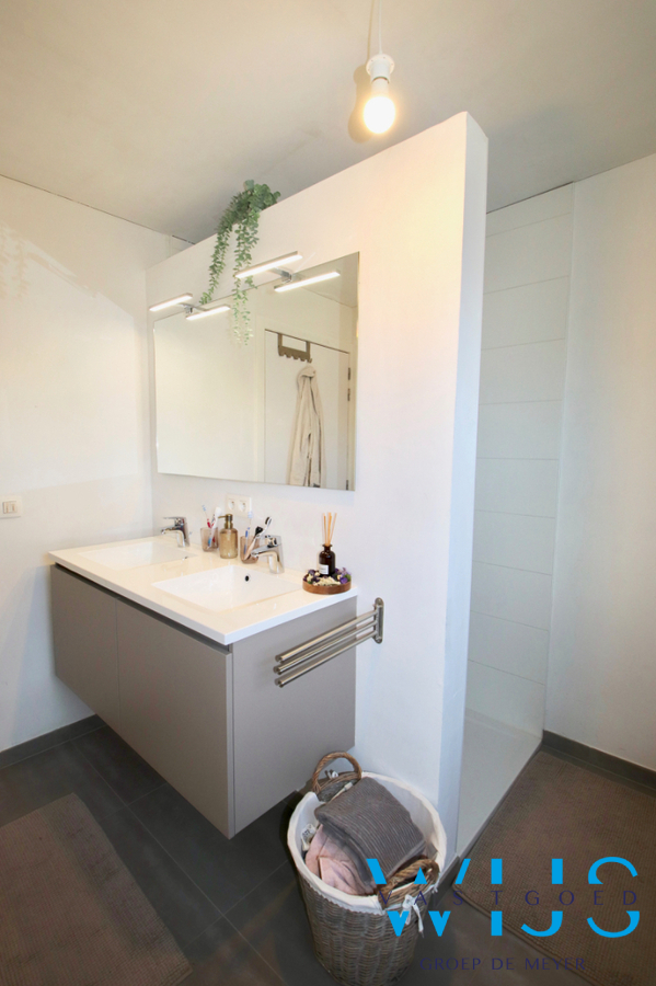 Instapklaar woonhuis met 3 slaapkamers &amp; tuin ! 