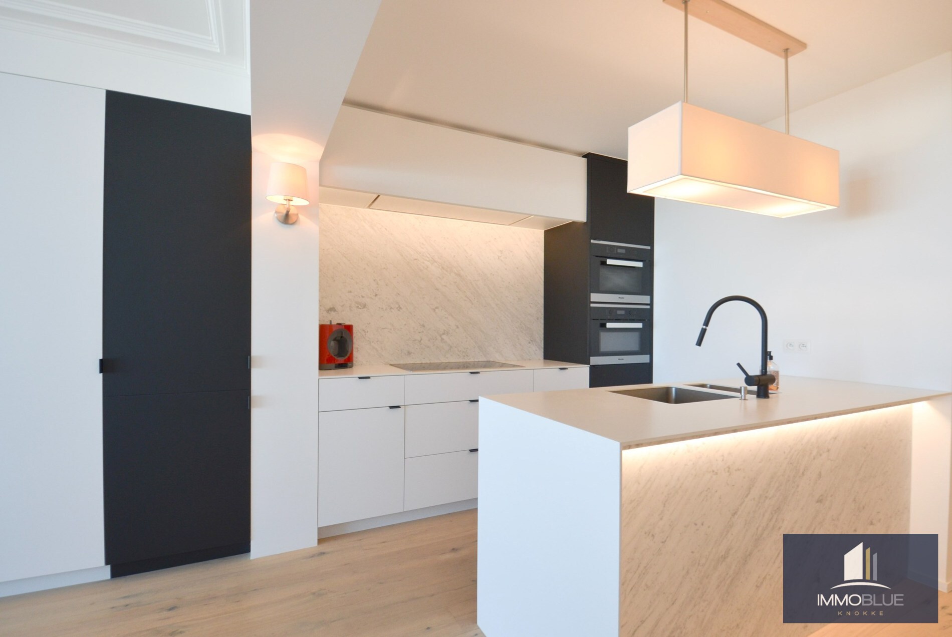 Stijlvol, recent gerenoveerd appartement met frontaal zeezicht. 